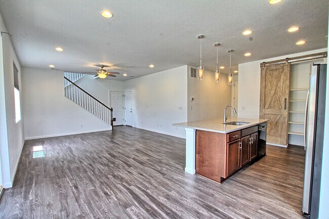 Building Photo - 3 bed 2.5 bath Crystal Valley Ranch home b...