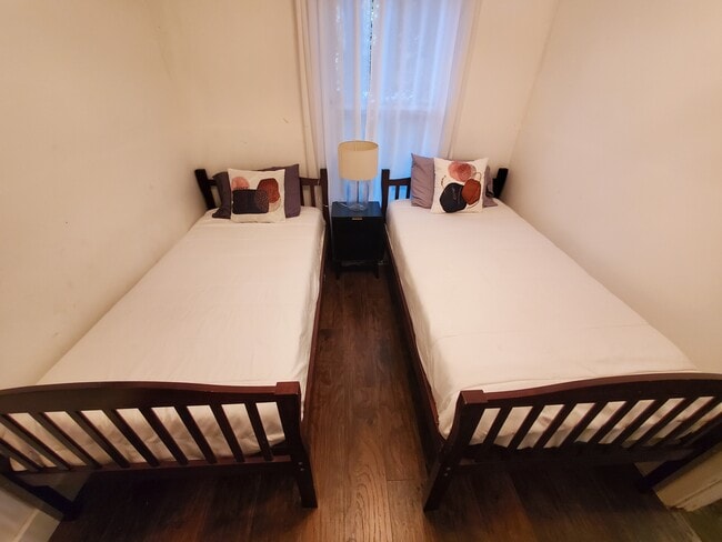 Building Photo - Furnished, Cozy Stay in the Arts District