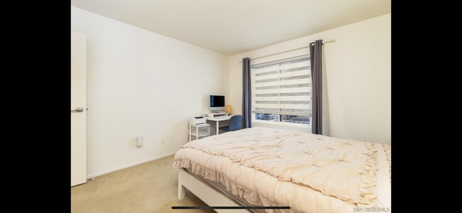 Building Photo - 15094 Avenida Venusto