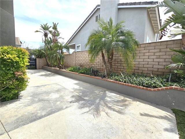 Building Photo - 2938 S Buena Vista Ave