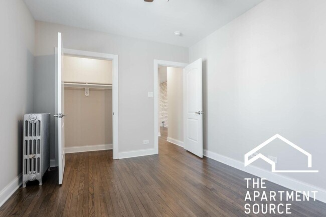 Building Photo - 1434 W Farragut Ave