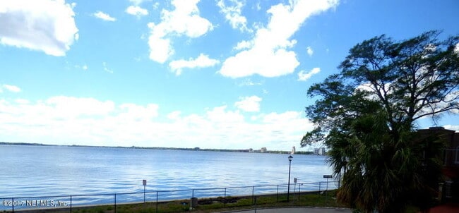 Building Photo - 1733 River Rd