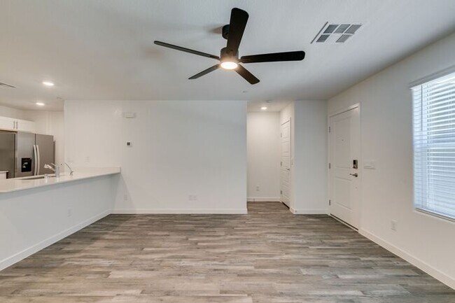 Building Photo - Beautiful New 3 Bed / 2.5 Bath Townhome 89178