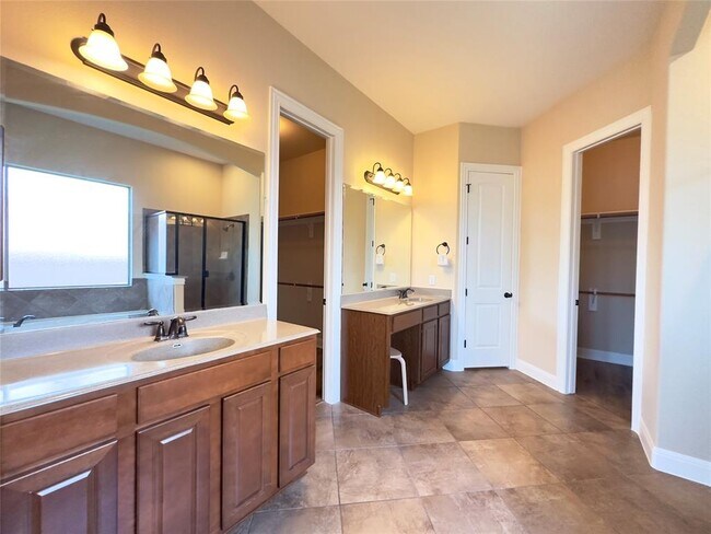 Building Photo - 2504 Speidel Dr