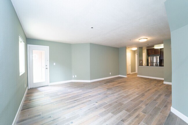 Building Photo - 3550 Lebon Dr