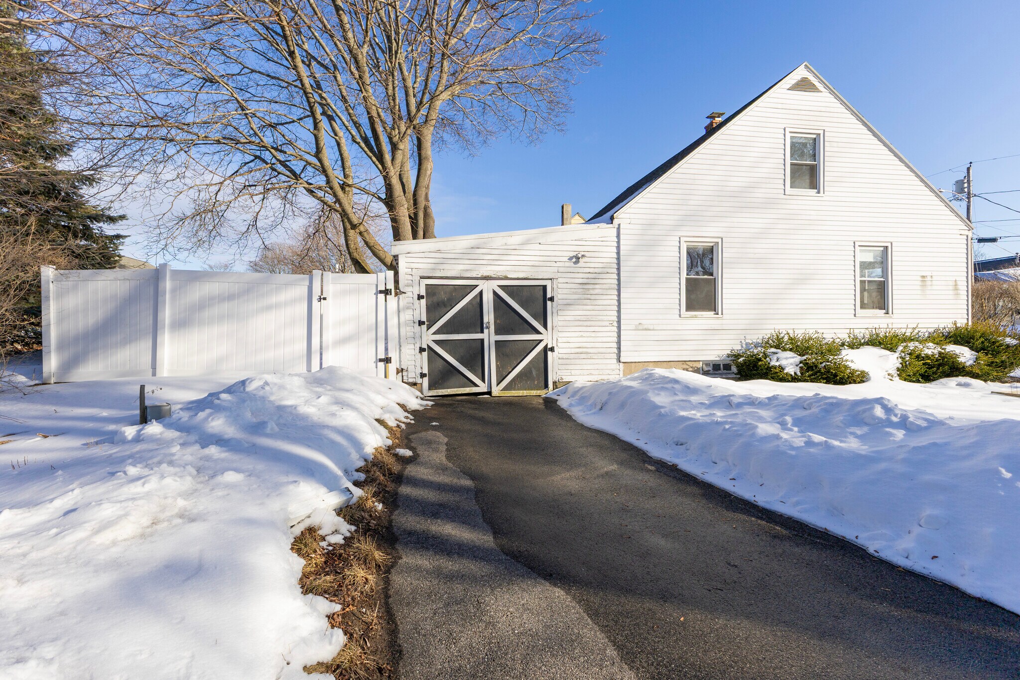 Building Photo - 2 Ridgeland Ave