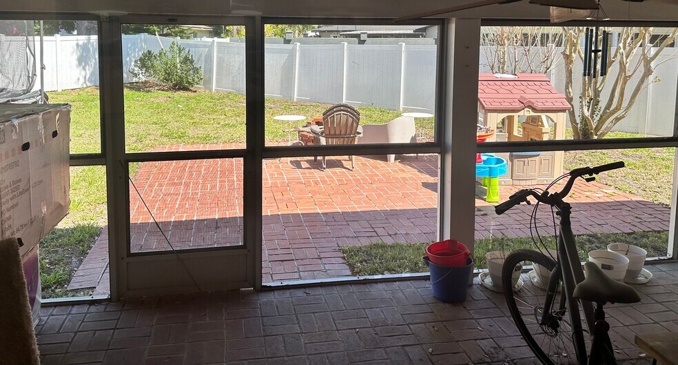 Building Photo - 3013 Sabal Rd