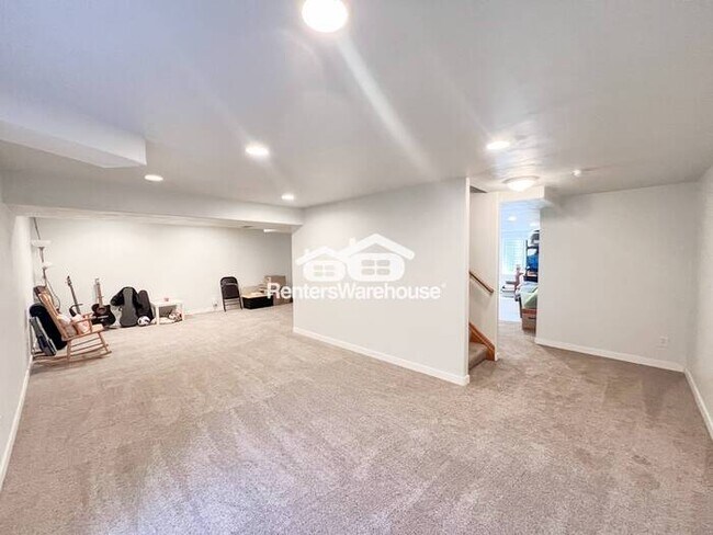 Building Photo - Available now! Stunning 4 Bed, 4 Bath Corner Lot in a Fantastic Area