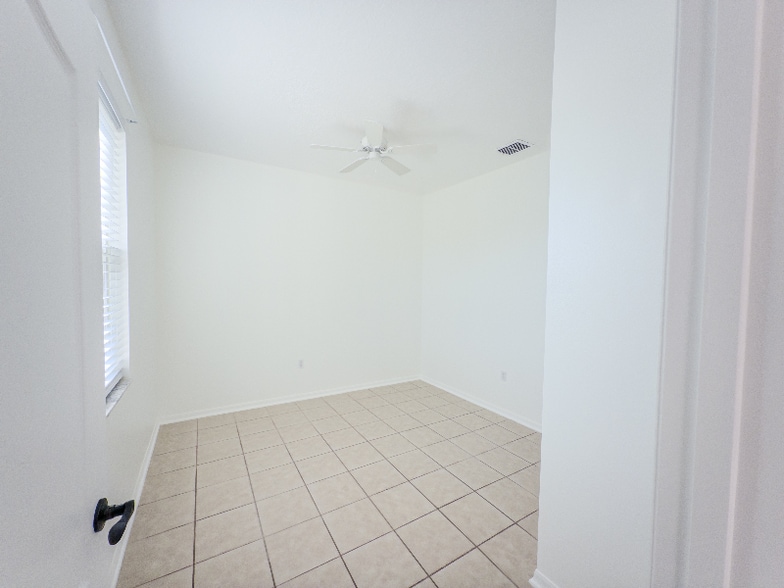 Primary Photo - 4110 Andover Cay Blvd