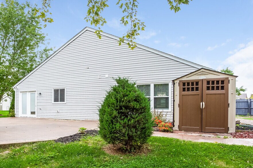 Building Photo - 4751 Lakestone Dr