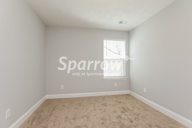 Building Photo - 263 Green Hills Dr