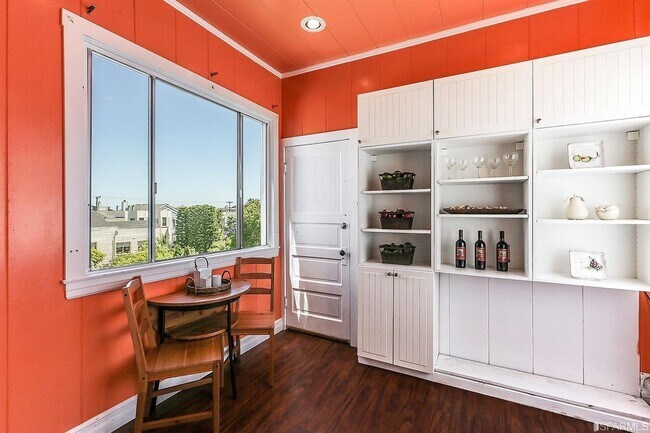Building Photo - OPEN HOUSE WEDS 4/29 Spacious Cow Hollow 3 bedroom Condo w/remodeled kitchen, hardwood floors and...