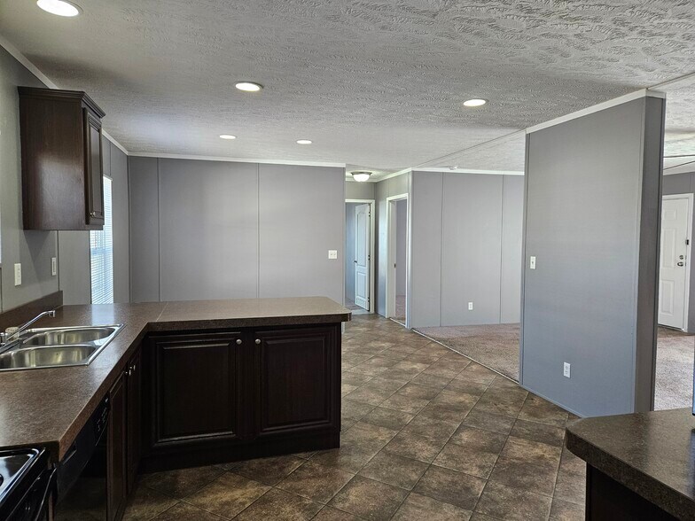 Building Photo - 64 Lynnwood Cir