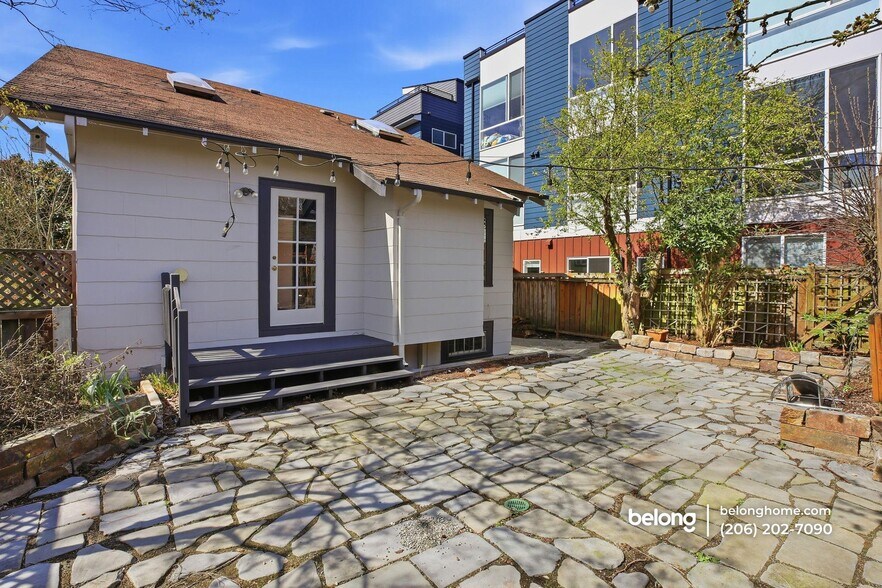 Building Photo - 4302 Woodlawn Ave N