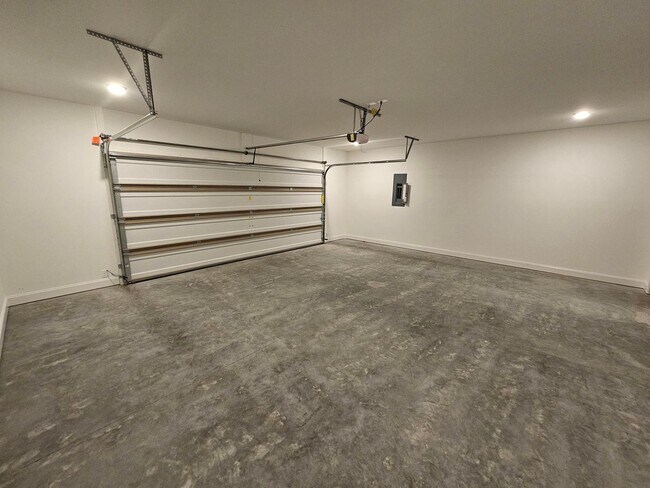 Building Photo - Brand-New Construction in Karns – Washer &...