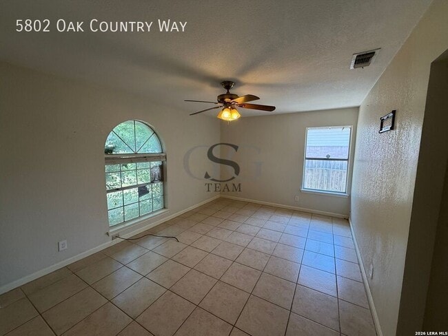 Building Photo - 5802 Oak Country Way
