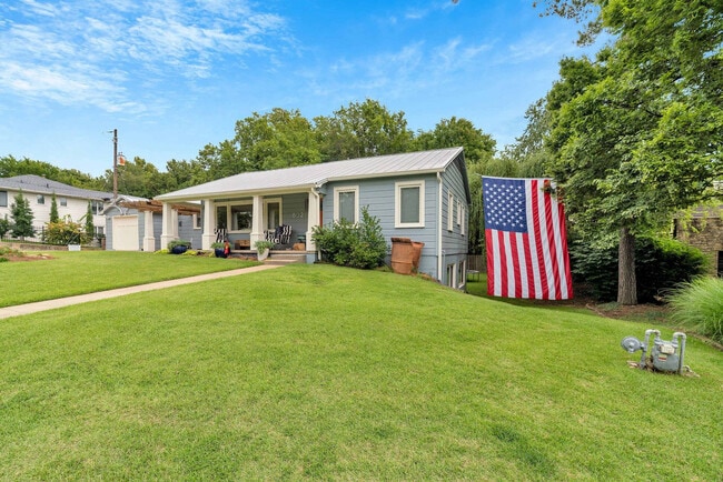 Building Photo - 802 N Park Ave