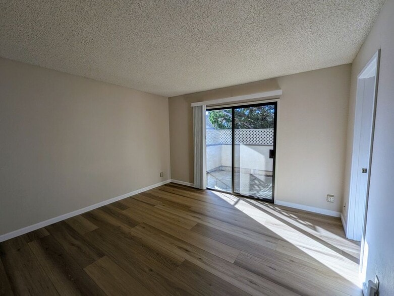 Building Photo - 6091 Montgomery Ct