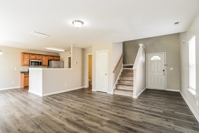 Building Photo - 920 Almora Dr