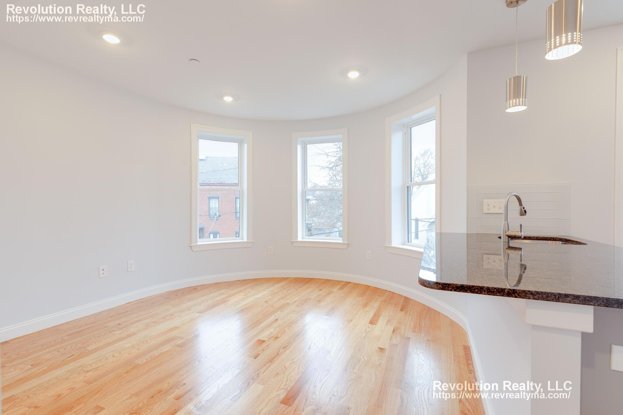 Building Photo - 15 Kenilworth St