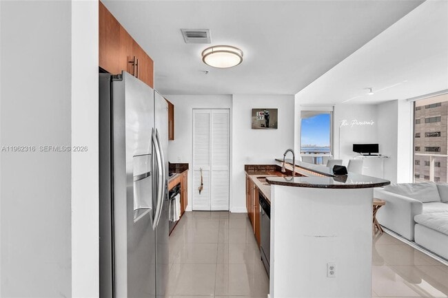 Building Photo - 300 S Biscayne Blvd