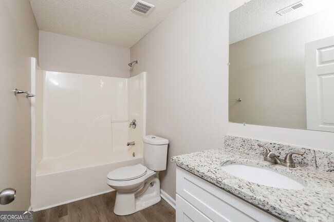 Building Photo - 465 Pinevale Ct
