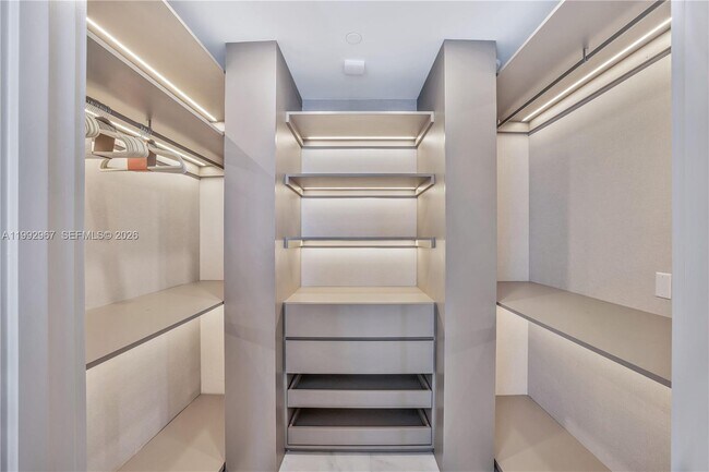 Building Photo - 17901 Collins Ave