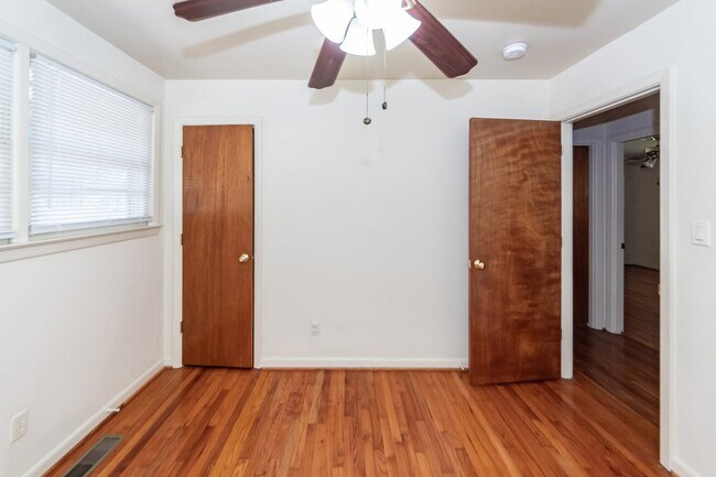 Building Photo - 453 Wade Hampton Dr