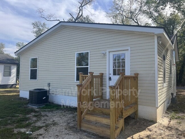 Building Photo - 407 Gruber St