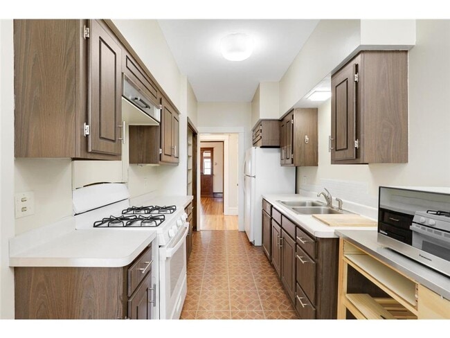 Building Photo - 971 Goodrich Ave