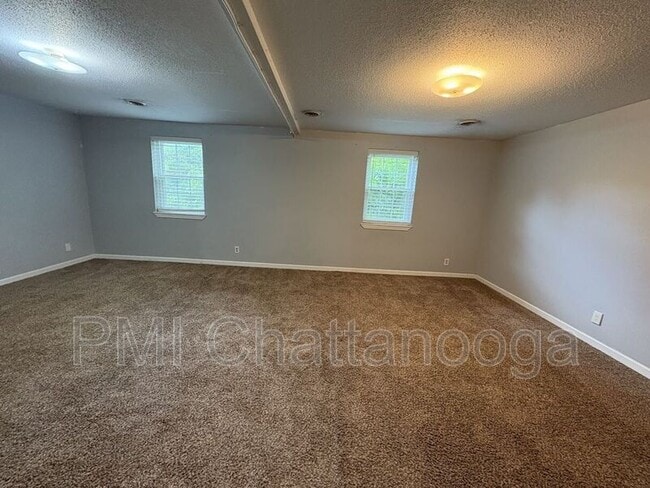 Building Photo - 4240 Crestview Dr