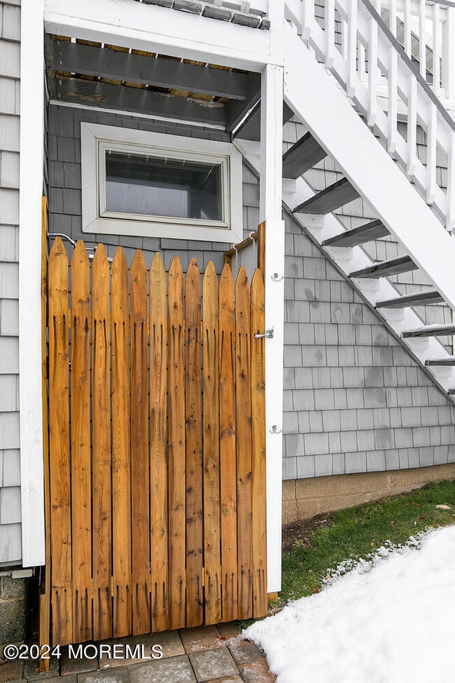 Building Photo - 556 Ocean Ave