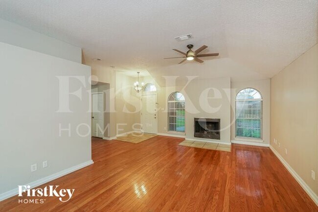 Building Photo - 2608 Park Valley Dr
