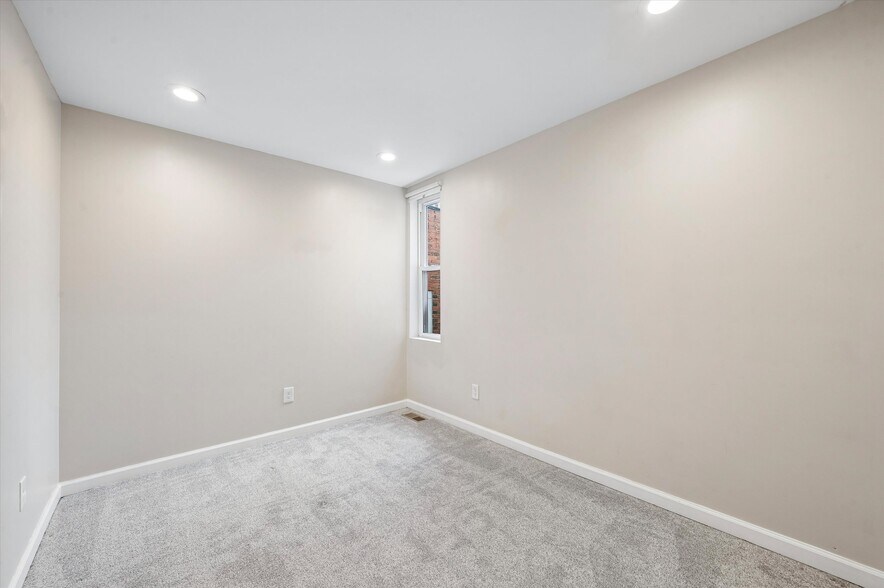 Building Photo - 743 S 52nd St
