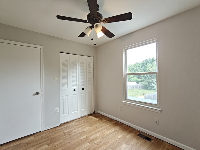 Building Photo - 60 Farmhouse Rd