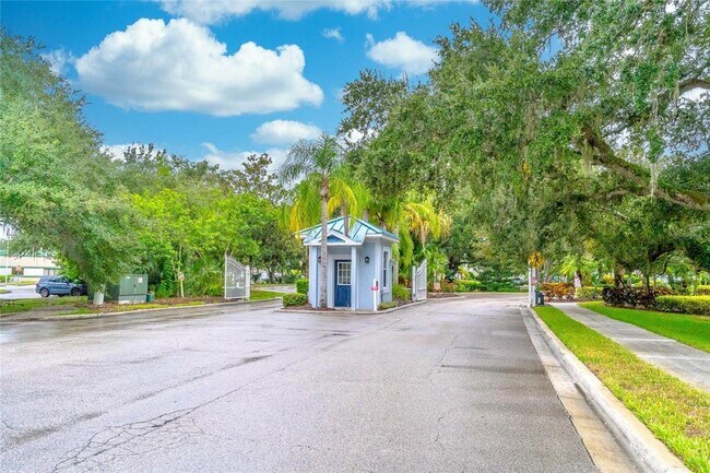 Building Photo - 2045 Grand Oak Dr