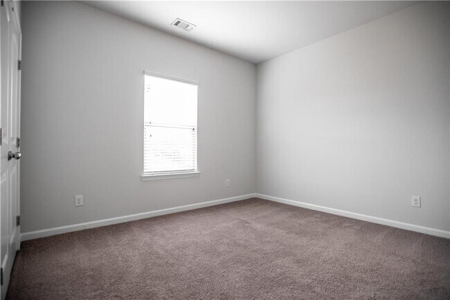 Building Photo - 5410 Mirror Lake Dr