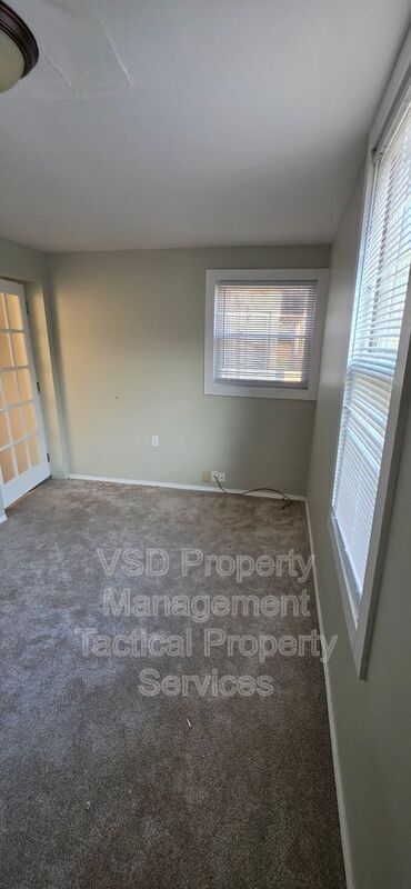 Building Photo - 3062 W 51st St
