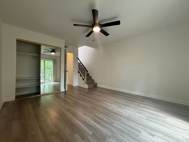 Building Photo - Modern 2-Bedroom Townhome with Garage in t...
