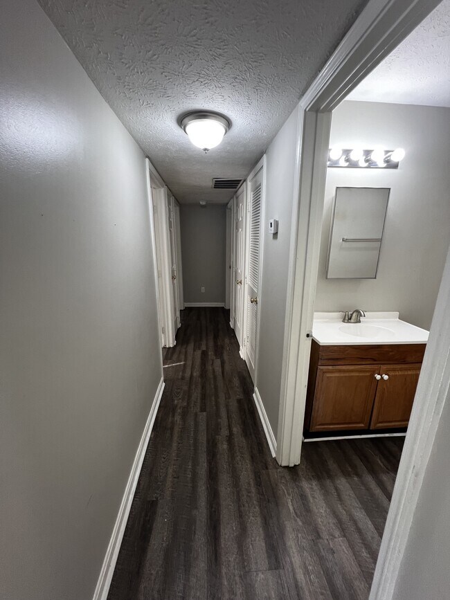 Building Photo - 4107 Blue Lick Ct