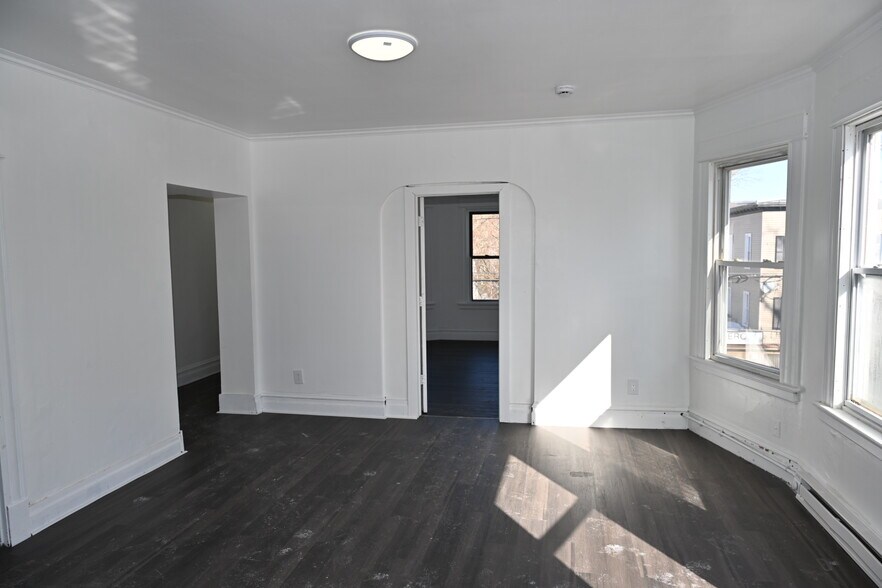 Building Photo - 203 Cooke St