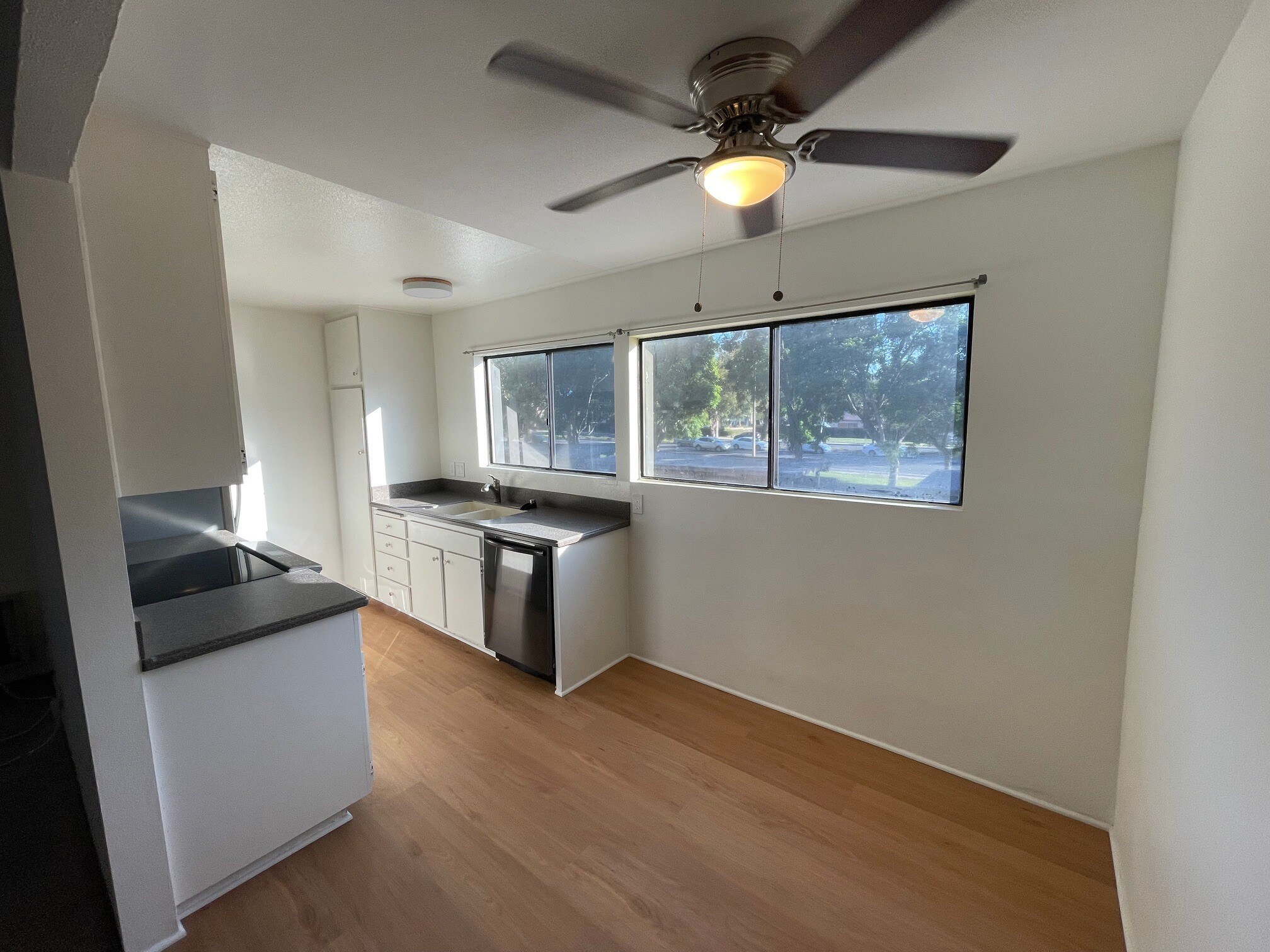 Building Photo - 160 Streamwood