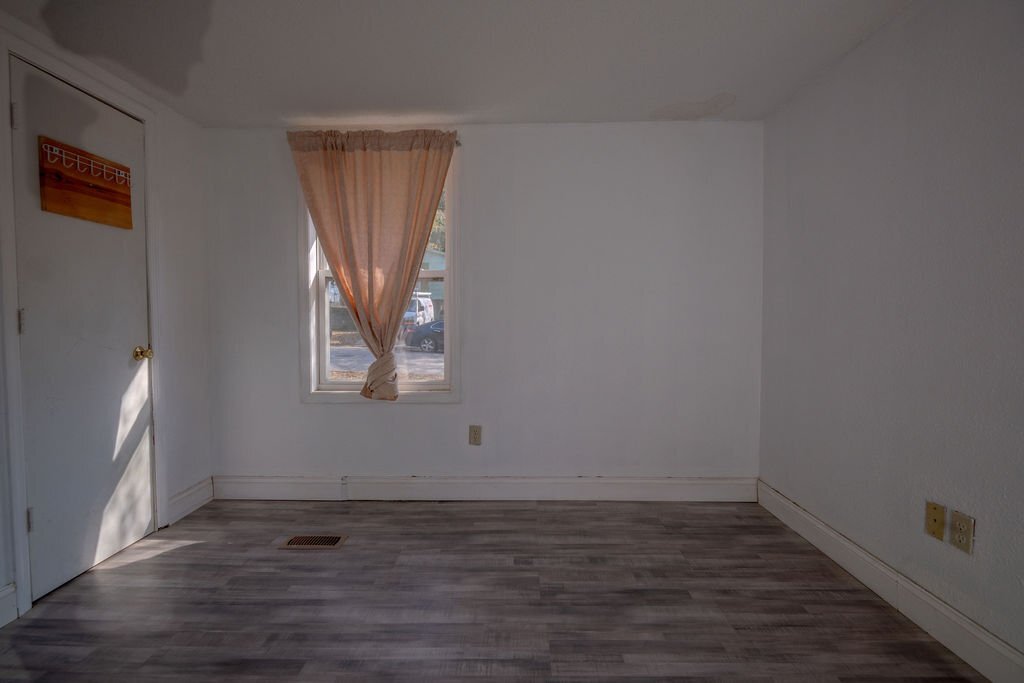 Building Photo - 806 Lakeland St