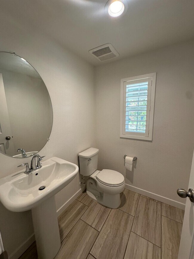 Building Photo - 4249 Hillside Rd