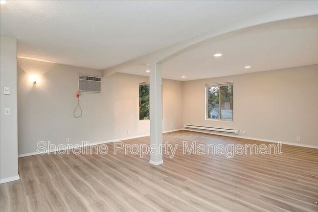 Building Photo - 2111 Brittany Ln