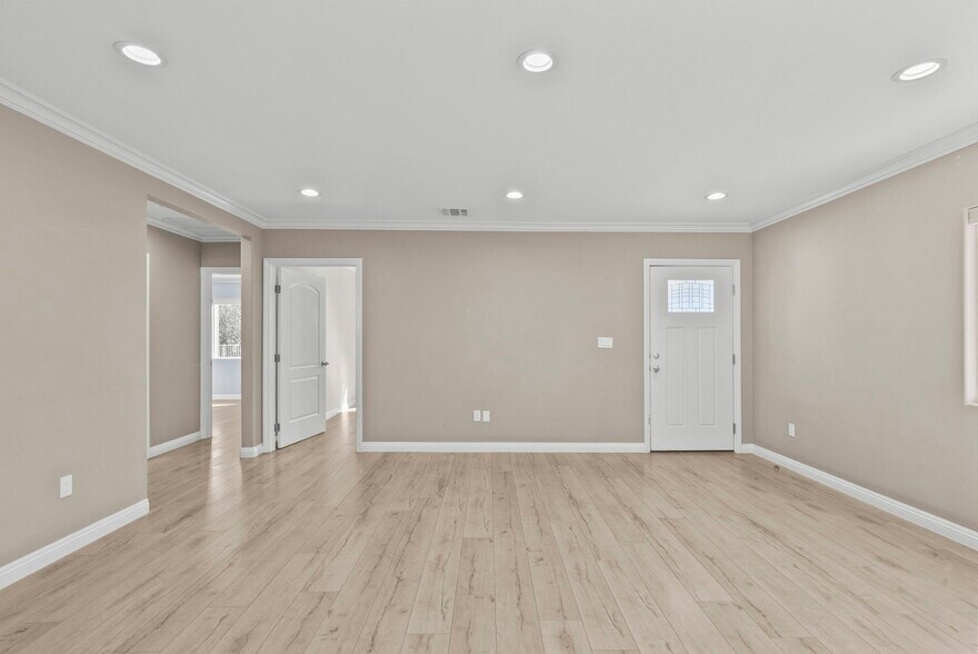 Building Photo - 6717 Cedros Ave