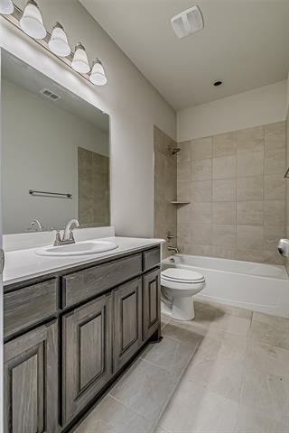 Building Photo - 327 Sweetspire Dr