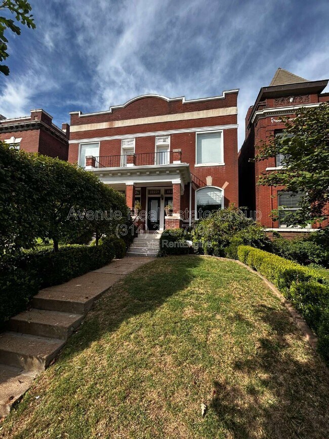 Building Photo - 1855 Russell Blvd