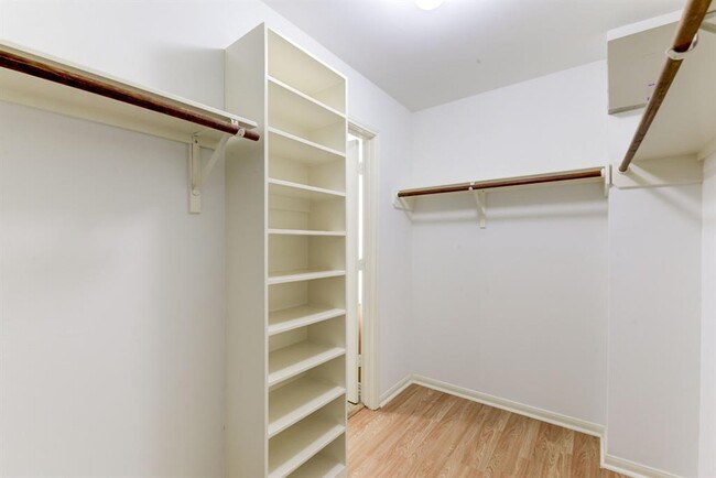Building Photo - 29419 Fox River Dr
