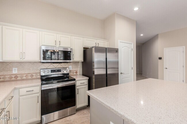Building Photo - 2731 W Cottonwood Ln